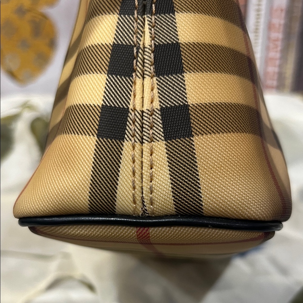 Burberry Tote - Picture 5 of 11